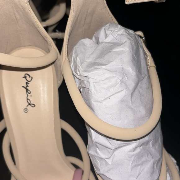 Size 7 beige heels - Picture 4 of 4